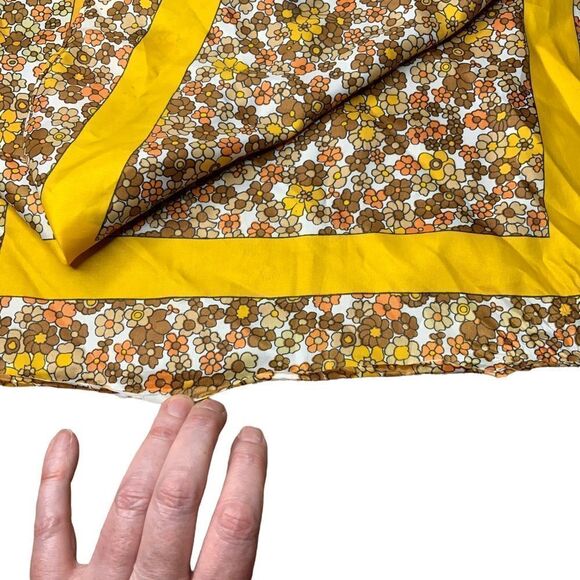 Vintage polyester rectangle scarf - Picture 4 of 5